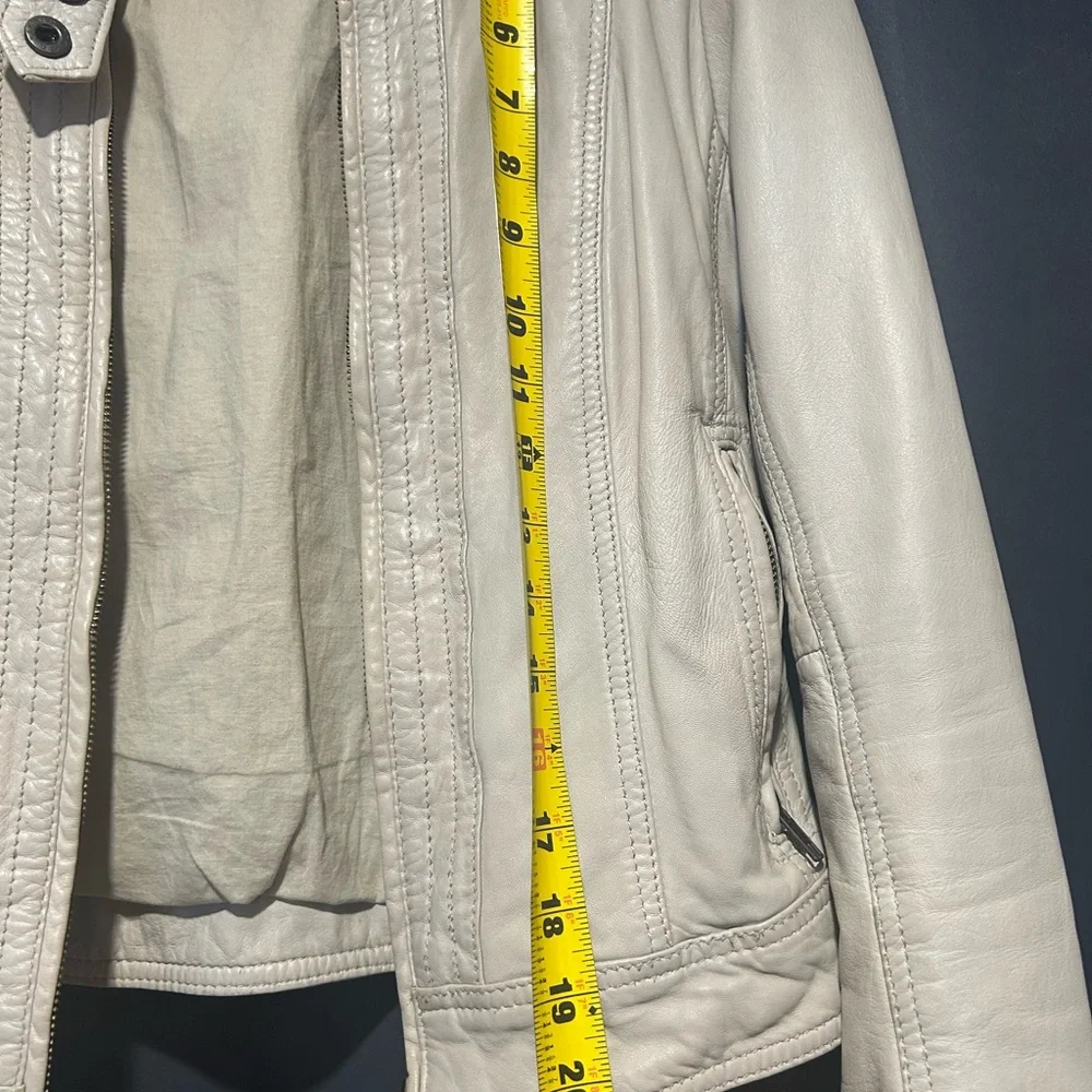 SOLD! Beautiful cream Bagatelle genuine leather jacket, size S, very loved 🥰. - Picture 4 of 4